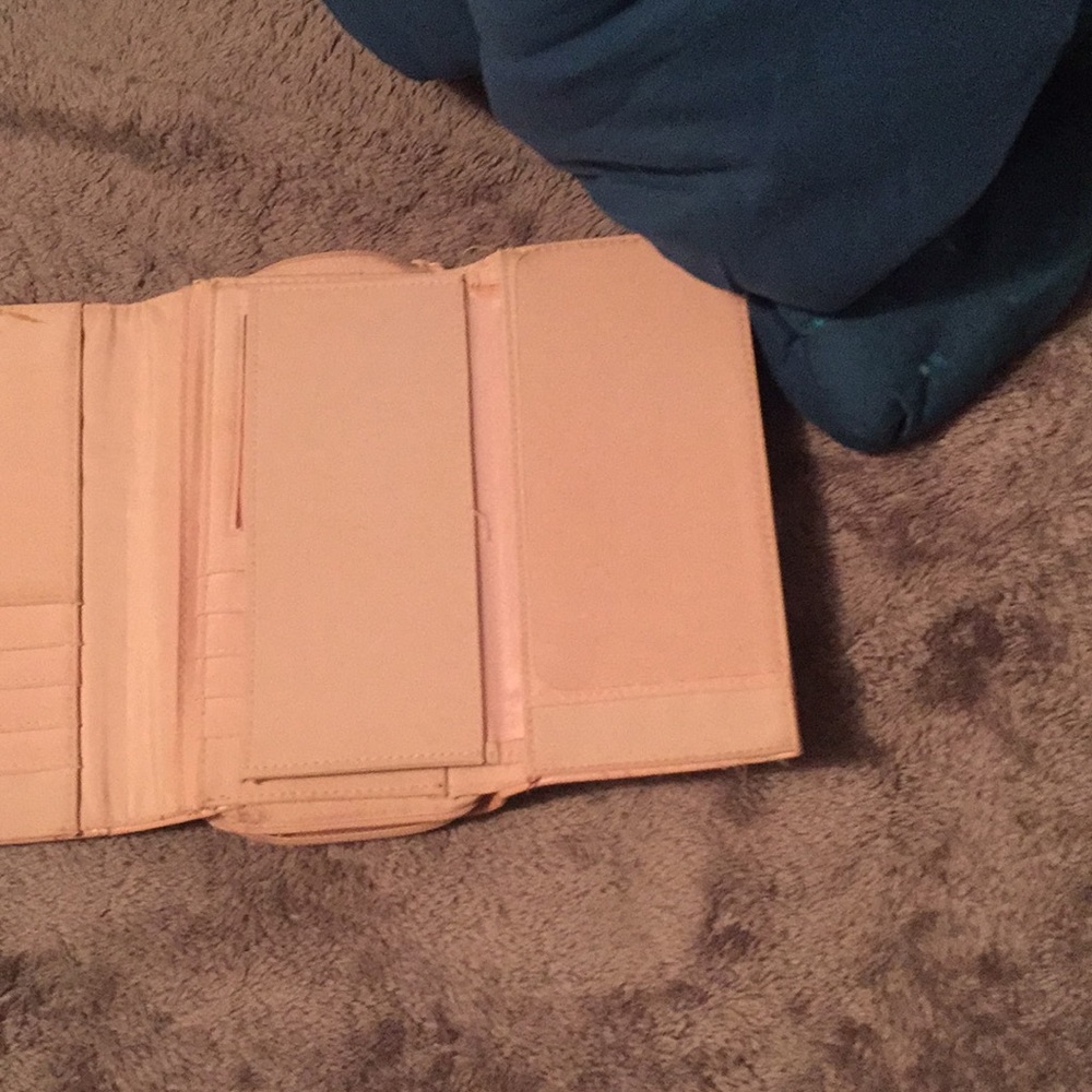 Pink wallet - Picture 2 of 4